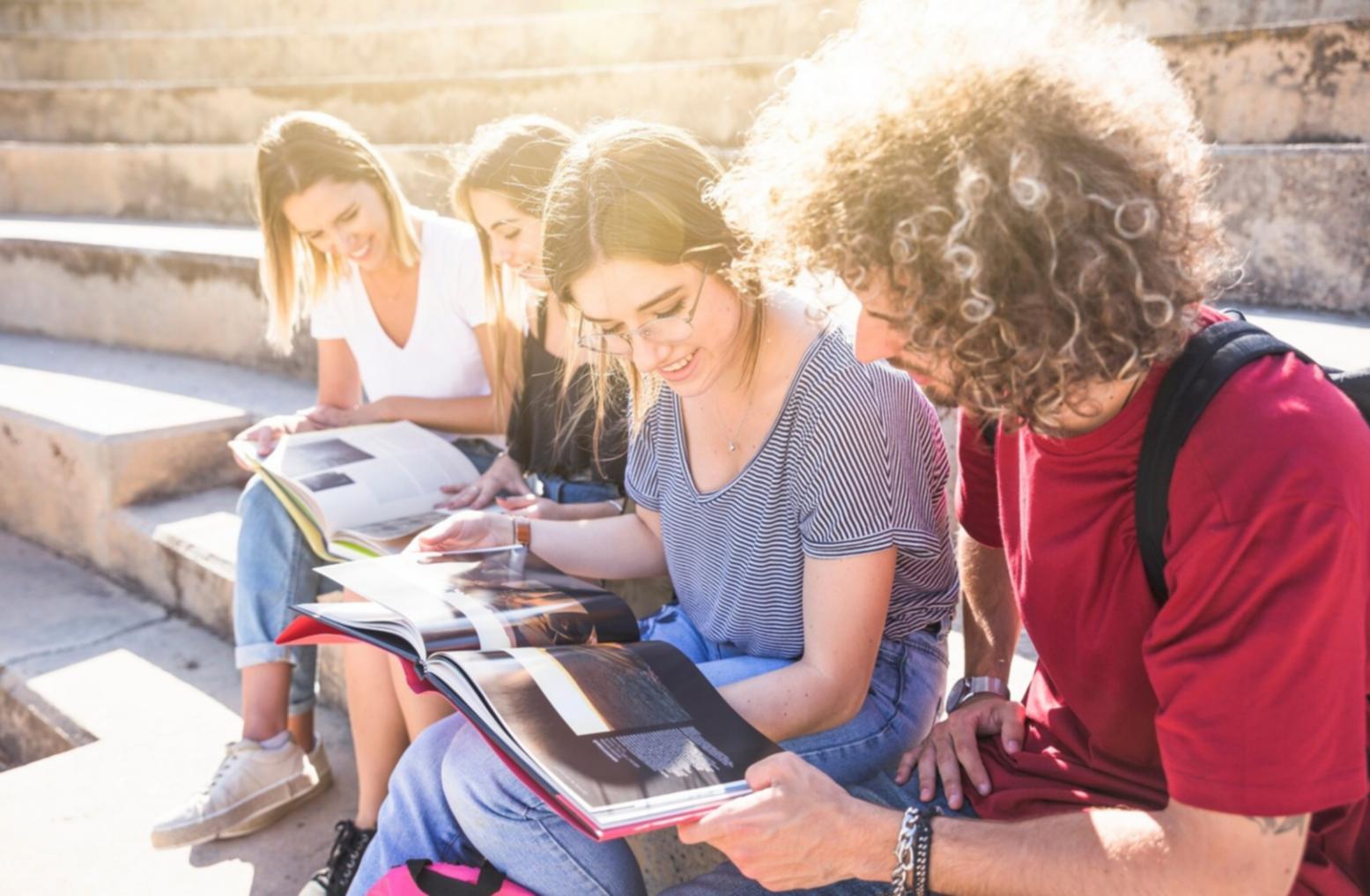 Tableau de bord analytique avec graphiques de performance et métriques métier
